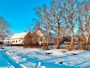 Sydkustens at Tullnäs Vingård v zimě