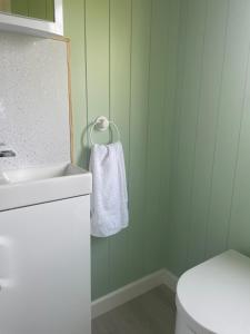 Fotografie z fotogalerie ubytování Cosy Shepherd Huts near Newborough Forest Anglesey v destinaci Gaerwen + 13 fotografií