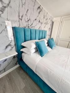 a bedroom with a bed with blue and white pillows at Mezzo Experience Holiday Home Eur in Rome