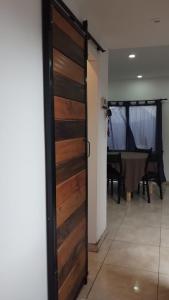 a door leading into a dining room with a table at Duplex CATALINA 2 in La Plata