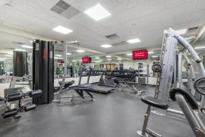 Fitness centrum a/nebo fitness zařízení v ubytování Red Roof Inn & Suites Newport News