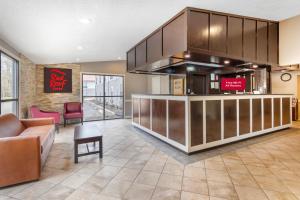 a lobby with a bar in a restaurant at Red Roof Inn & Suites Newport News in Newport News