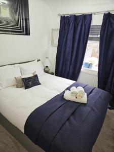 a bedroom with a bed with towels on it at Beautiful Home from Home in Manchester in Manchester