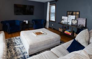 Un pat sau paturi într-o cameră la Near Sundown Mountain and Chestnut Mountain Resorts