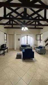 a large living room with couches and tables in it at Apartamento Maracuyá en Tarija in Tarija