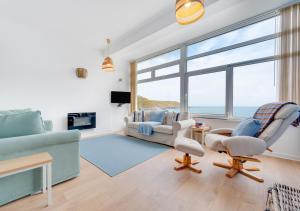 a living room with a couch and two chairs at Redcliffe Apartment L in Bishopston