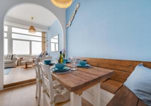 a dining room with a wooden table and chairs at Redcliffe Apartment L in Bishopston
