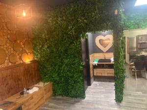 a room with a green wall with a heart at Kuisto in Montpellier