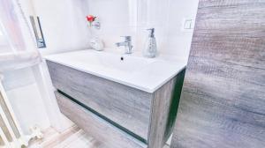 Ένα μπάνιο στο Due Laghi Appartments