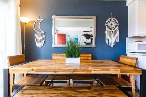 Η κουζίνα ή μικρή κουζίνα στο Cali Condo+BBQ+MemoryFoamBeds+12min to Beach