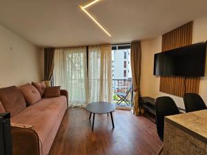 TV i/ili multimedijalni sistem u objektu Lolo Luxury rooms & suites