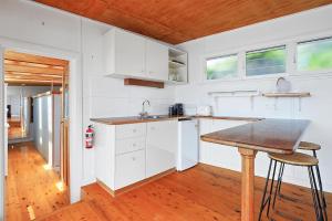Kuchyň nebo kuchyňský kout v ubytování Boatshed