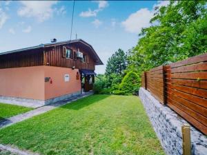 a house with a fence and a yard at Family friendly house with a parking space Dragovanscak, Prigorje - 22529 in Jastrebarsko