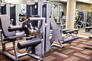 Fitness centrum a/nebo fitness zařízení v ubytování OUTRIGGER Honua Kai Resort and Spa