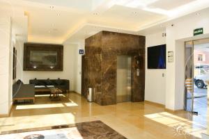 The lobby or reception area at HOTEL ECLIPSE TOLUCA
