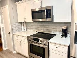 a kitchen with a stove and a microwave at King Deluxe Suite Room 2 in Atlanta