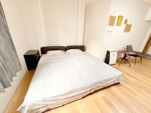 Postel nebo postele na pokoji v ubytování 道頓堀House