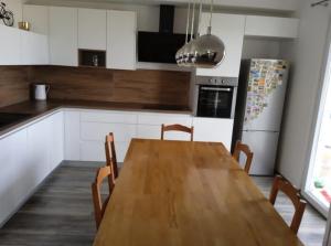 Kuchyň nebo kuchyňský kout v ubytování Apartments with parking spaces Sveti Filip i Jakov, Biograd - 16708