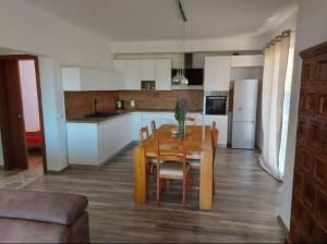 Kuchyň nebo kuchyňský kout v ubytování Apartments with parking spaces Sveti Filip i Jakov, Biograd - 16708