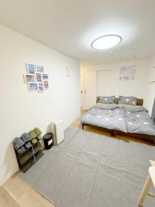 Postel nebo postele na pokoji v ubytování 道頓堀House