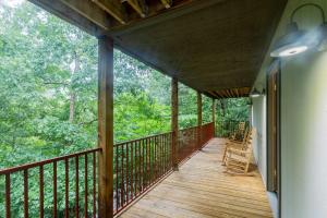Μπαλκόνι ή βεράντα στο Sasquatch Lodge CDE Sleeps 35