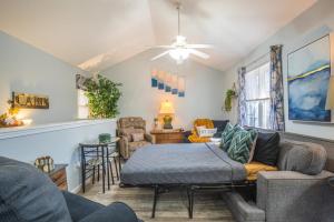 Χώρος καθιστικού στο Sasquatch Lodge CDE Sleeps 35