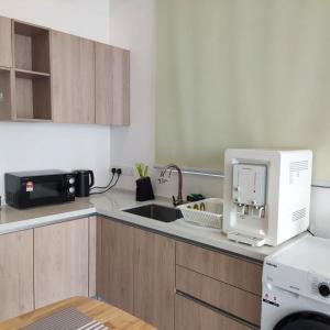 Kuchyň nebo kuchyňský kout v ubytování Cozy Urban Suites Georgetown View