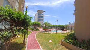 Πισίνα στο ή κοντά στο HERMOSO DEPARTAMENTO-DUPLEX CON VISTA DE CHICLAYO