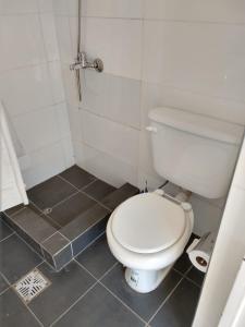 a bathroom with a white toilet and a shower at Monoambiente en Terraza in Mendoza