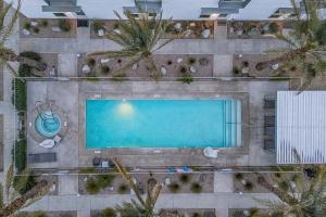 an overhead view of a swimming pool at a resort at Zanjero by AvantStay Mins from Downtown Palm Springs Private Terrace Shared Pool in Palm Springs