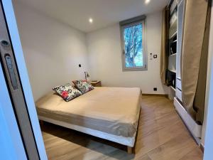 Кровать или кровати в номере Appartement Cavalaire-sur-Mer, 3 pièces, 4 personnes - FR-1-226B-188