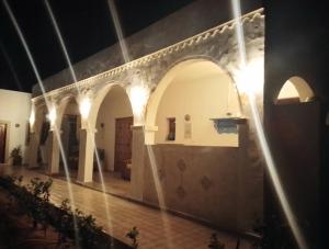 a room with arches and lights on the wall at Djerba rêve vacances Zohra in Midoun