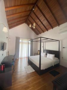 Letto o letti in una camera di Lion Gate Hotel Sigiriya