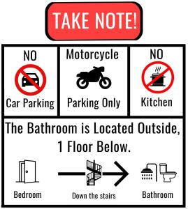 un cartello che dice: "Notate il parcheggio, solo il bagno si trova all'esterno" di Simple Room in a Transient House a Baguio