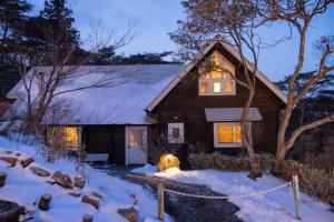 a house in the snow at night at Renesto aHOLIDAYHOME - Vacation STAY 27984v in Kobe