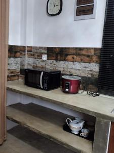 Kuchyň nebo kuchyňský kout v ubytování Shalom Bungalow