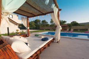 Bassenget på eller i nærheten av Villa Villa Solis - luxury with pool