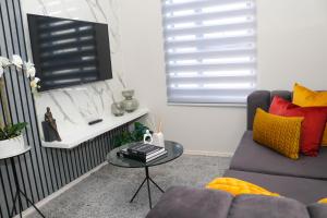 Imagen de la galería de Bella Suite- Serenity & Stuff Luxury Apartments, en Midrand