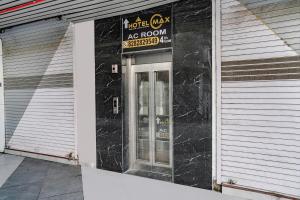 Majutusasutuse FabHotel Max fassaad või sissepääs