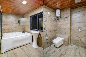 2 fotografias de uma casa de banho com uma banheira e um WC em FabHotel Max em Vadodara