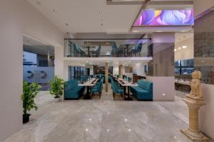 Posezení v ubytování Comfort Inn Sapphire Chandkheda, Ahmedabad