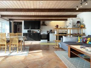 Kuchyň nebo kuchyňský kout v ubytování Holiday home Vollsjö