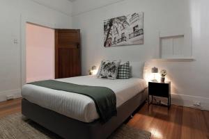 a bedroom with a large bed in a room at Ohio House in Launceston