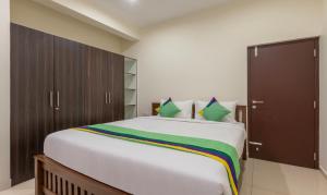 Postel nebo postele na pokoji v ubytování Treebo Samanvaya Retreat, Mysore