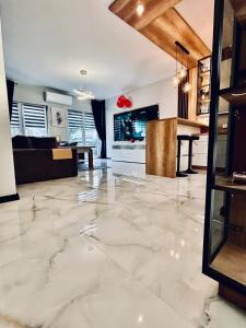 a kitchen and living room with a marble floor at Golden Luxury Suite in Nowy Dwór Mazowiecki