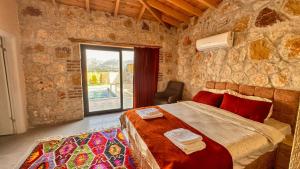 En eller flere senge i et værelse på Villa İkizler 1