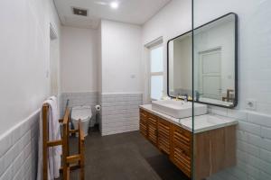 Ένα μπάνιο στο Private 5 Bedroom Spacious Villa Close to Sanur Beach +33 φωτογραφίες