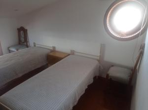 Кровать или кровати в номере Mansarda con terrazzo vista mare