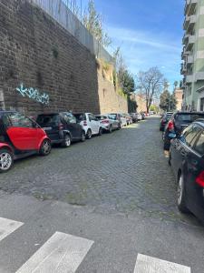 a row of cars parked in a parking lot at stazione trastevere公寓 in Rome