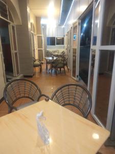 Φωτογραφία από το άλμπουμ του Riversand Hotel, rooms with lake views,WI FI & balcony σε Kisumu